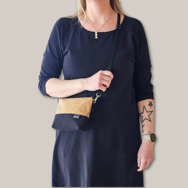 S&auml;rm&auml; - pikkulaukku, musta/korkki